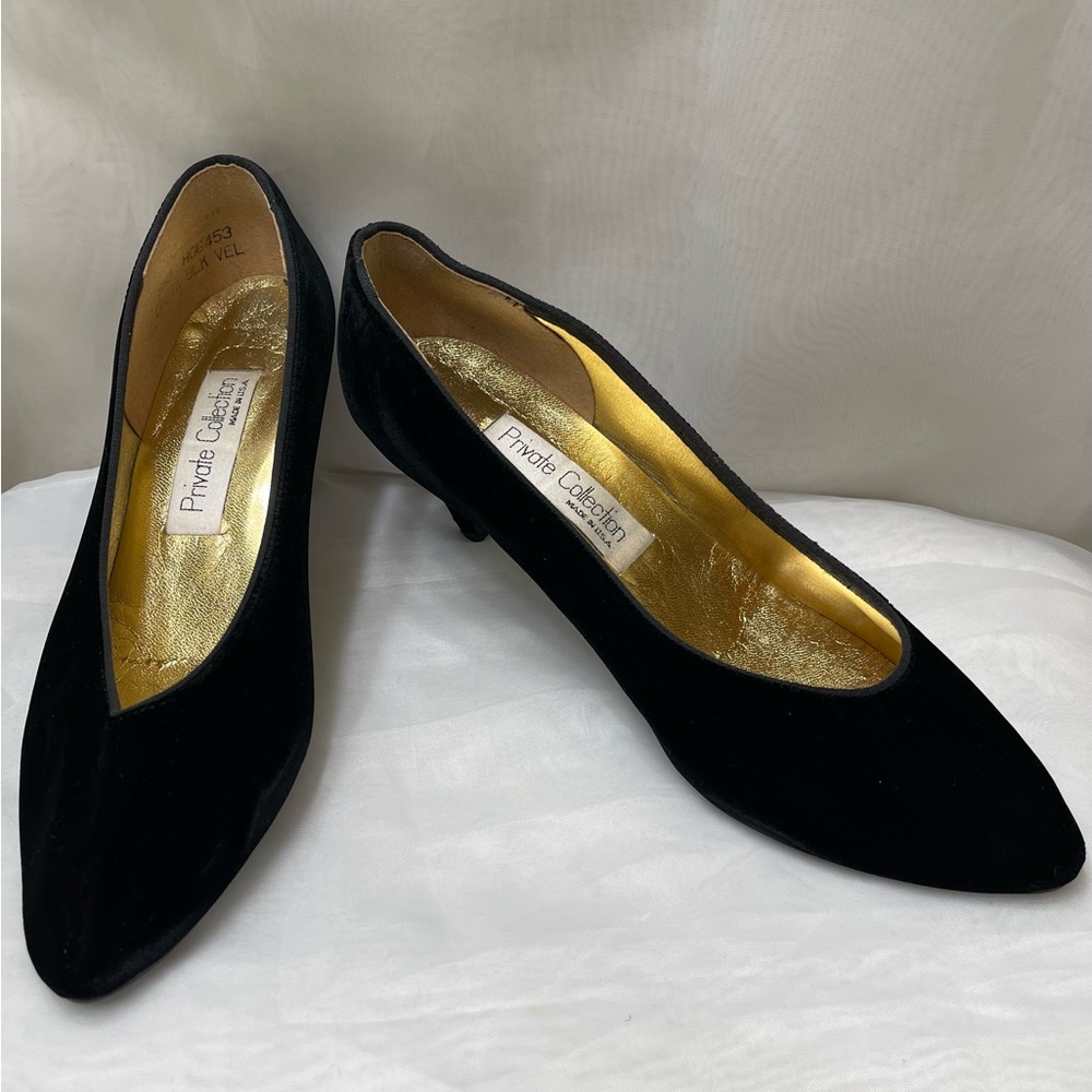 SOLD- 80s/90s Private Collection black Velvet Opera Pumps Size 9 1/2